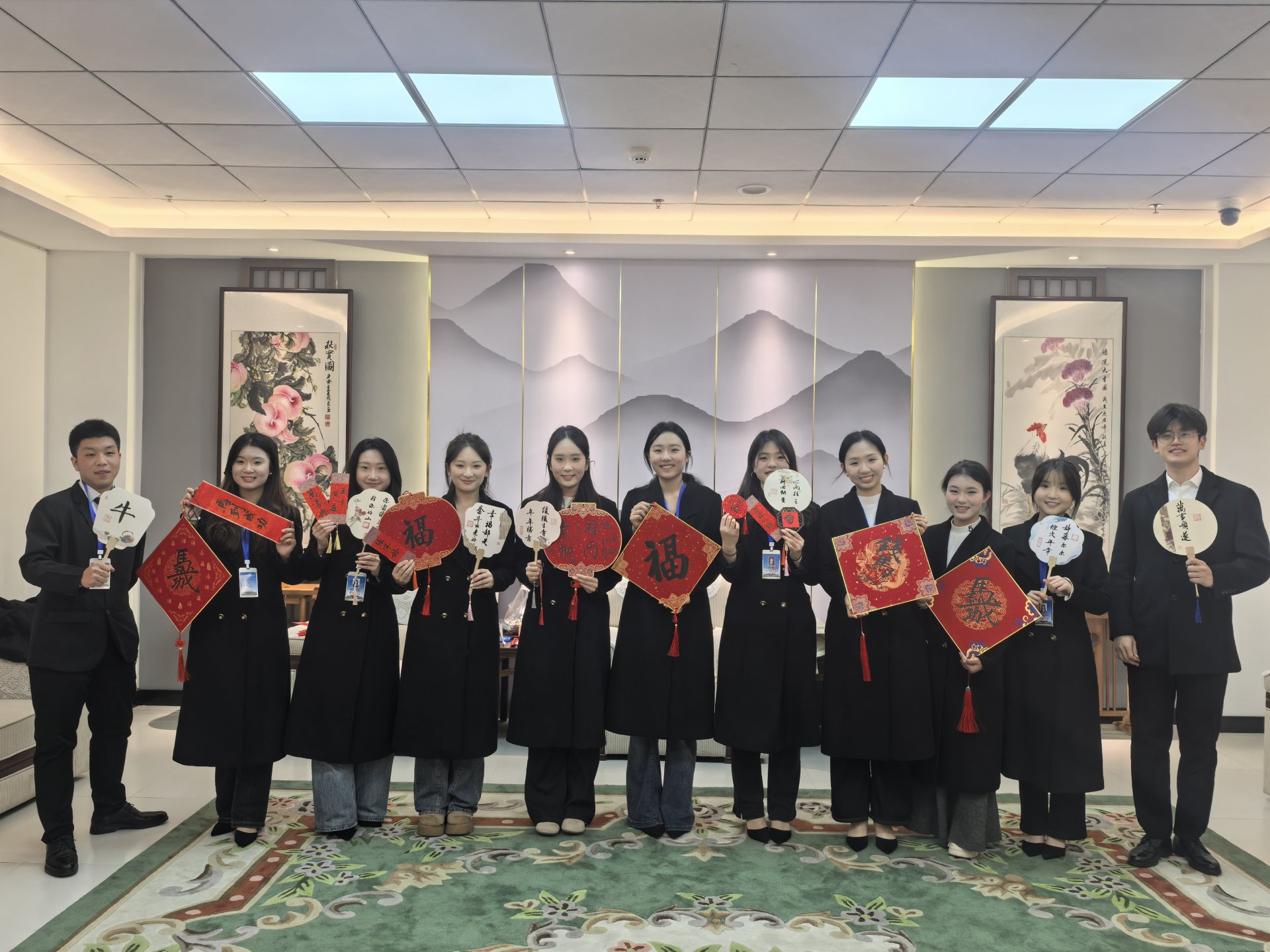 指出团队全年完成 100 余场参观接