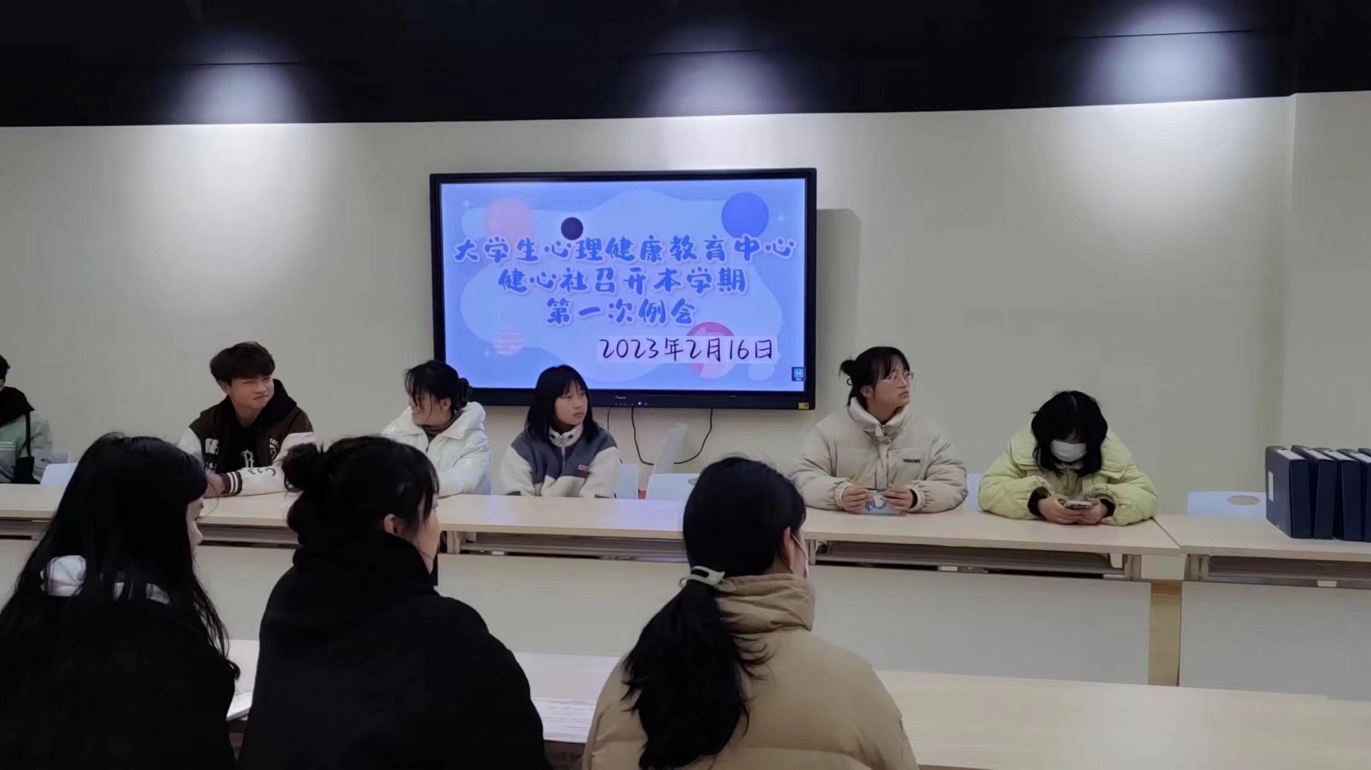 本次例会由社团指导老师闫岩主持